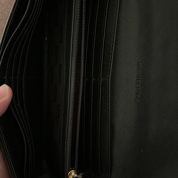 Michael kors wallet - Picture 3 of 3